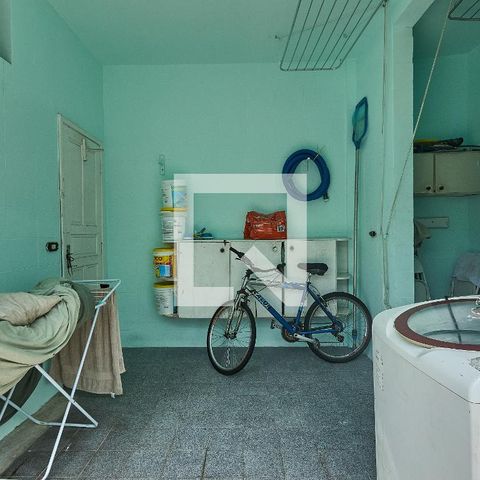 Casa à venda com 250m², 3 quartos e 2 vagasÁrea de Serviço