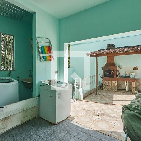 Casa à venda com 250m², 3 quartos e 2 vagasÁrea de Serviço