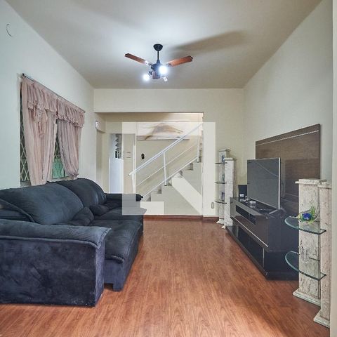 Casa à venda com 250m², 3 quartos e 2 vagasSala