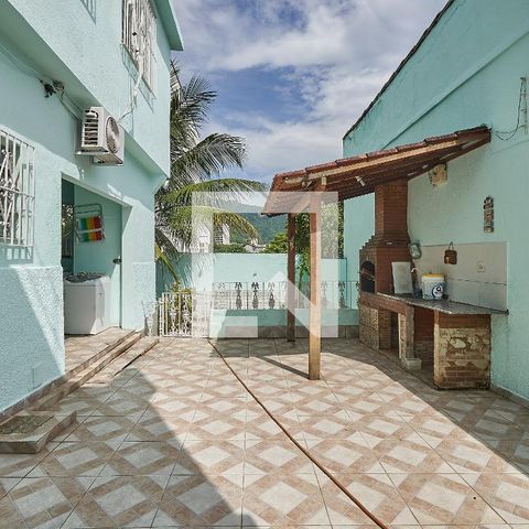 Casa à venda com 250m², 3 quartos e 2 vagasQuintal