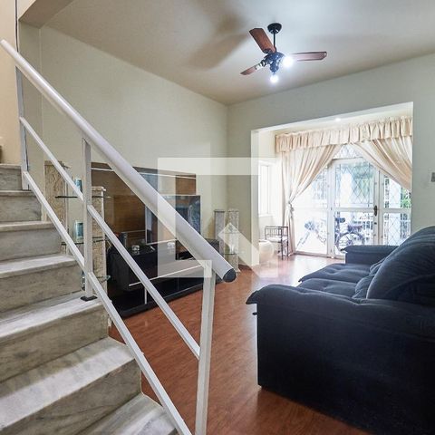 Casa à venda com 250m², 3 quartos e 2 vagasSala