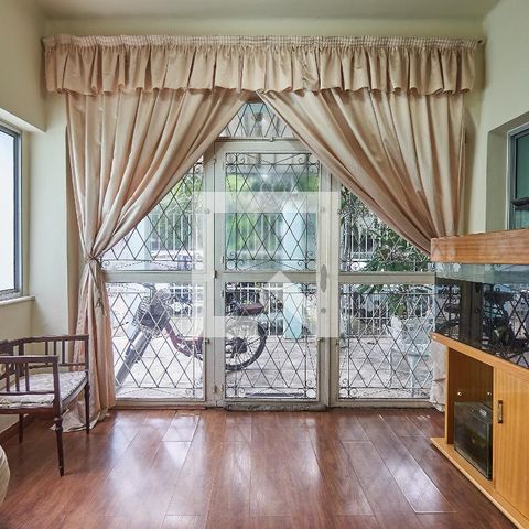 Casa à venda com 250m², 3 quartos e 2 vagasSala