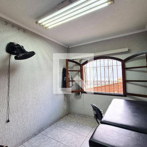 Casa à venda com 234m², 3 quartos e 2 vagasQuarto (casa de cima)