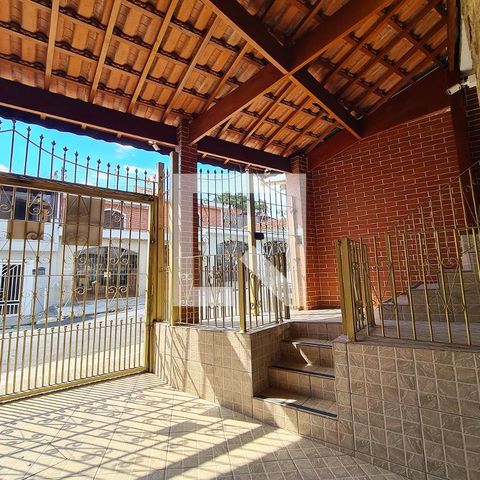 Casa à venda com 234m², 3 quartos e 2 vagasGaragem