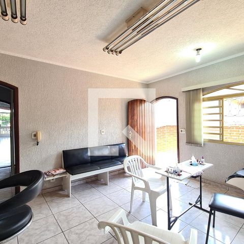 Casa à venda com 234m², 3 quartos e 2 vagasSala (casa de cima)