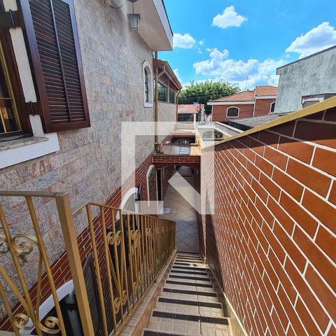 Casa à venda com 234m², 3 quartos e 2 vagasEscada