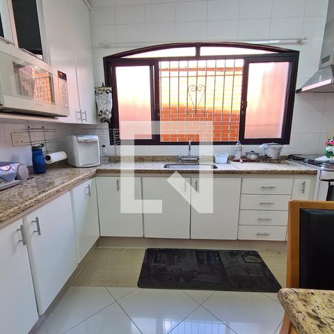 Casa à venda com 234m², 3 quartos e 2 vagasCozinha (casa de baixo)