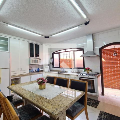 Casa à venda com 234m², 3 quartos e 2 vagasCozinha (casa de baixo)