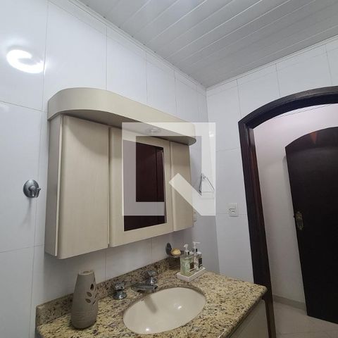 Casa à venda com 234m², 3 quartos e 2 vagasBanheiro da Suíte (casa de baixo)