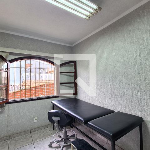 Casa à venda com 234m², 3 quartos e 2 vagasQuarto (casa de cima)