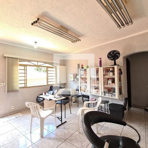 Casa à venda com 234m², 3 quartos e 2 vagasSala (casa de cima)
