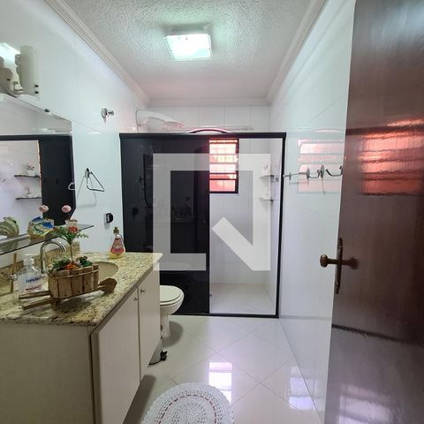 Casa à venda com 234m², 3 quartos e 2 vagasBanheiro (casa de baixo)