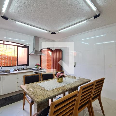 Casa à venda com 234m², 3 quartos e 2 vagasCozinha (casa de baixo)