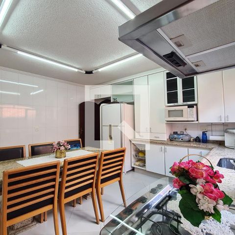 Casa à venda com 234m², 3 quartos e 2 vagasCozinha (casa de baixo)