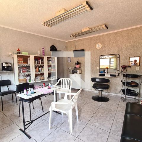 Casa à venda com 234m², 3 quartos e 2 vagasSala (casa de cima)