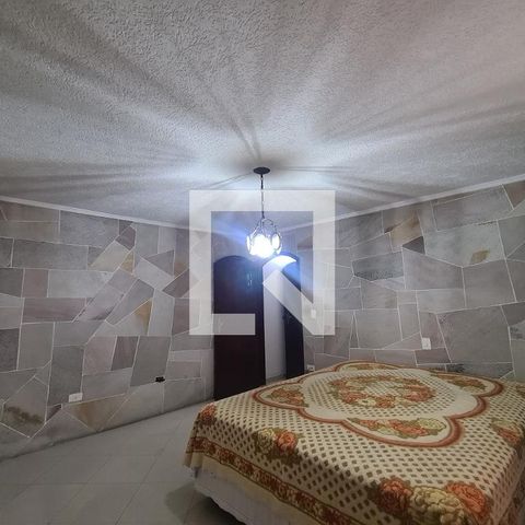 Casa à venda com 234m², 3 quartos e 2 vagasSuíte (casa de baixo)