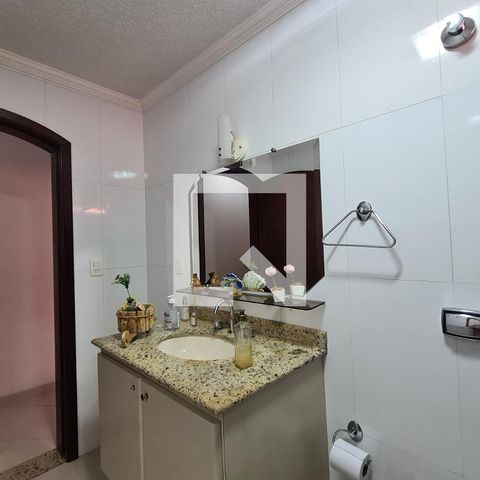 Casa à venda com 234m², 3 quartos e 2 vagasBanheiro (casa de baixo)