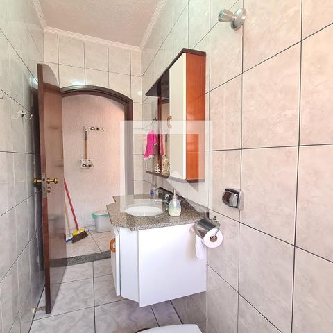 Casa à venda com 234m², 3 quartos e 2 vagasBanheiro (casa de cima)