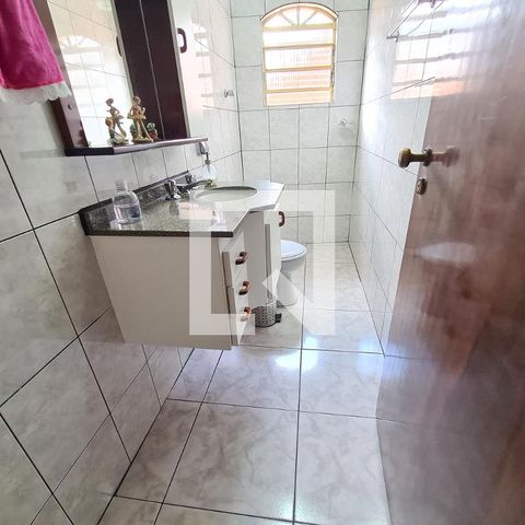 Casa à venda com 234m², 3 quartos e 2 vagasBanheiro (casa de cima)