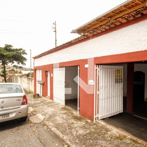 Casa à venda com 420m², 5 quartos e 3 vagasFachada