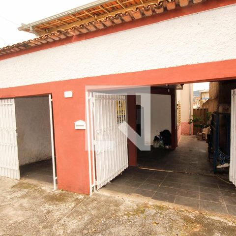 Casa à venda com 420m², 5 quartos e 3 vagasFachada