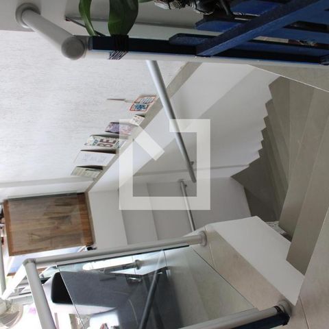 Apartamento à venda com 130m², 2 quartos e 2 vagasEscada