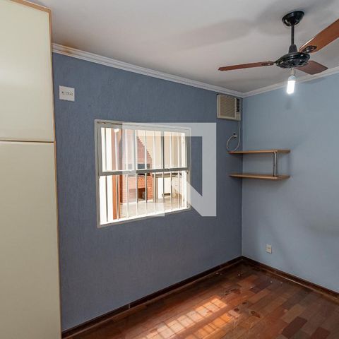 Casa à venda com 190m², 4 quartos e 3 vagasSuite 