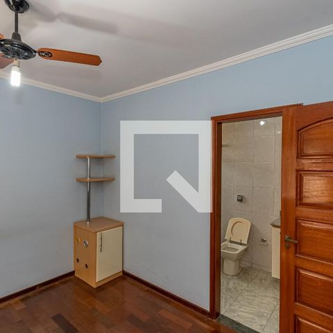 Casa à venda com 190m², 4 quartos e 3 vagasSuite 