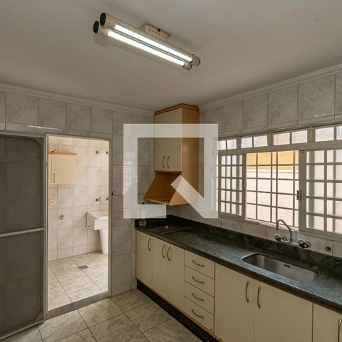 Casa à venda com 190m², 4 quartos e 3 vagasCozinha 