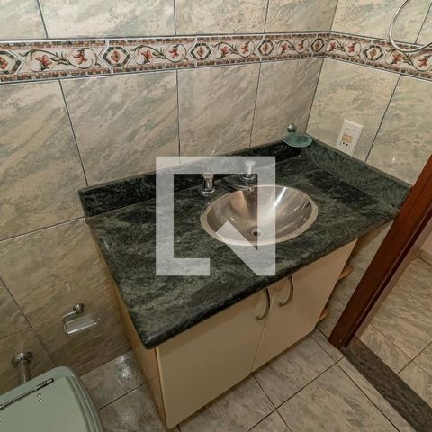 Casa à venda com 190m², 4 quartos e 3 vagasDetalhe Banheiro Edicula Fundos 