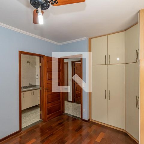 Casa à venda com 190m², 4 quartos e 3 vagasSuite 