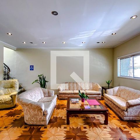 Casa para alugar com 600m², 8 quartos e 15 vagasSala