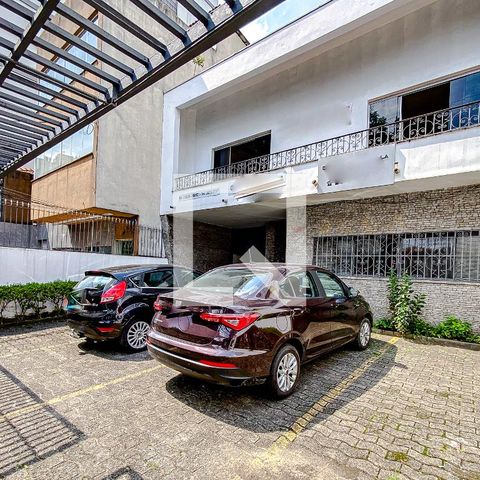 Casa para alugar com 600m², 8 quartos e 15 vagasFachada