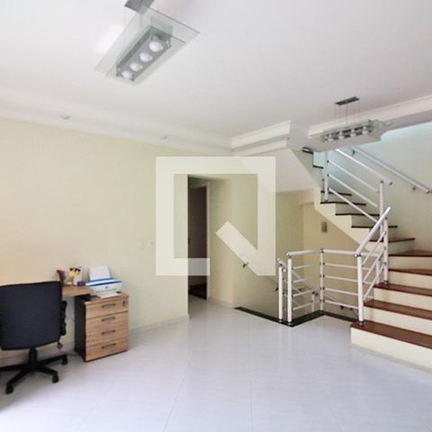 Casa à venda com 300m², 3 quartos e 4 vagasEscritório
