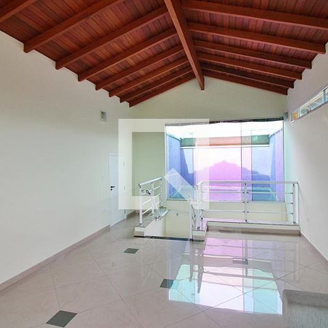Casa à venda com 300m², 3 quartos e 4 vagasSala de TV