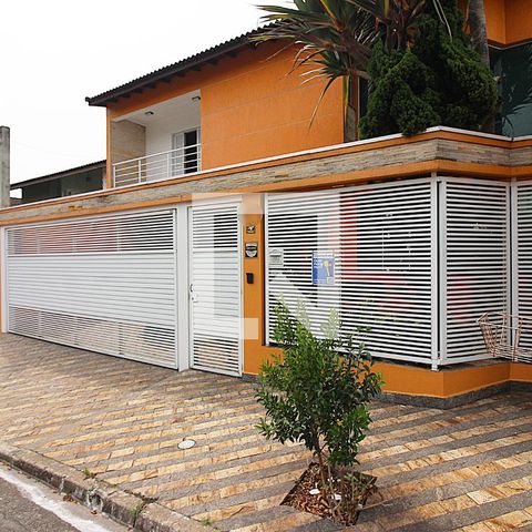Casa à venda com 300m², 3 quartos e 4 vagasFachada