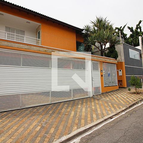 Casa à venda com 300m², 3 quartos e 4 vagasFachada