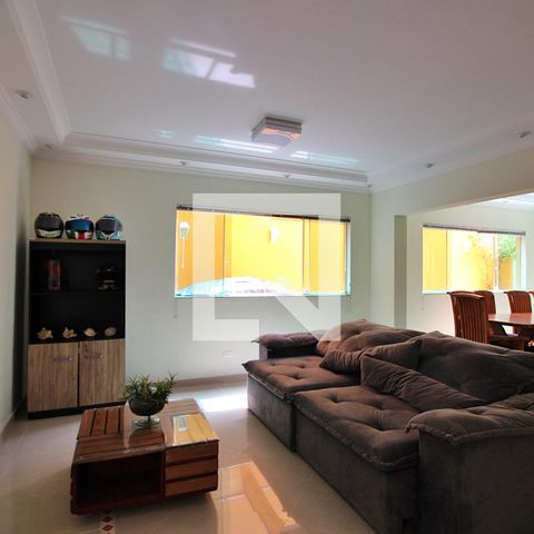 Casa à venda com 300m², 3 quartos e 4 vagasSala 2