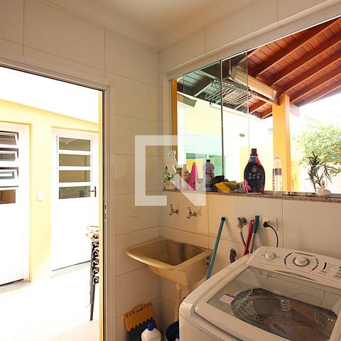 Casa à venda com 300m², 3 quartos e 4 vagasÁrea de Serviço