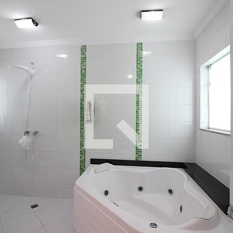 Casa à venda com 300m², 3 quartos e 4 vagasSuíte 1 Banheiro