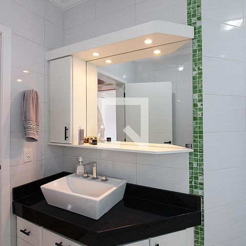 Casa à venda com 300m², 3 quartos e 4 vagasSuíte 1 Banheiro