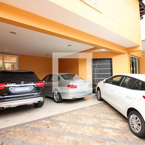 Casa à venda com 300m², 3 quartos e 4 vagasGaragem