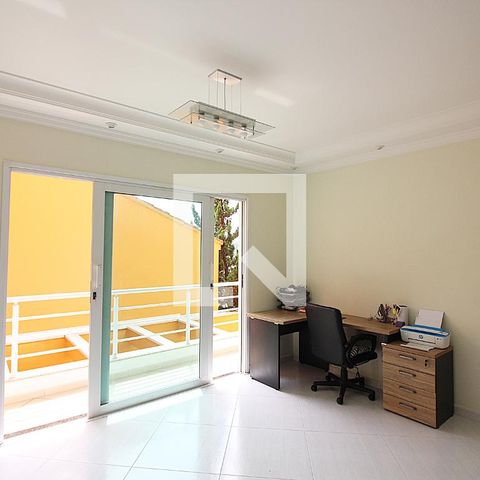 Casa à venda com 300m², 3 quartos e 4 vagasEscritório