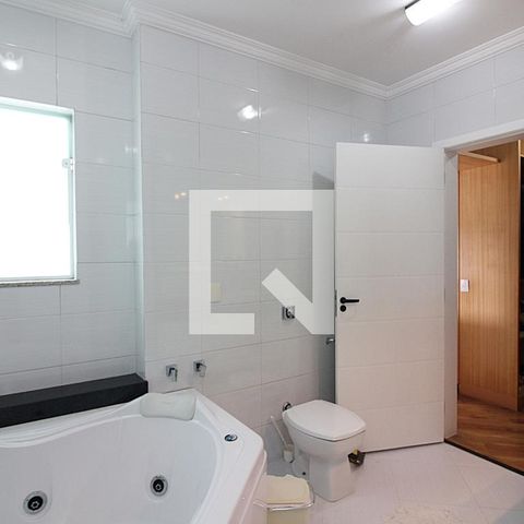 Casa à venda com 300m², 3 quartos e 4 vagasSuíte 1 Banheiro