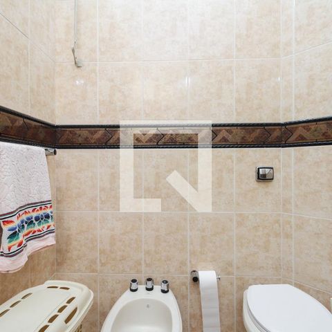 Casa à venda com 300m², 4 quartos e 5 vagasBanheiro Social 