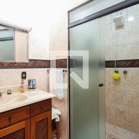 Casa à venda com 300m², 4 quartos e 5 vagasBanheiro Social 