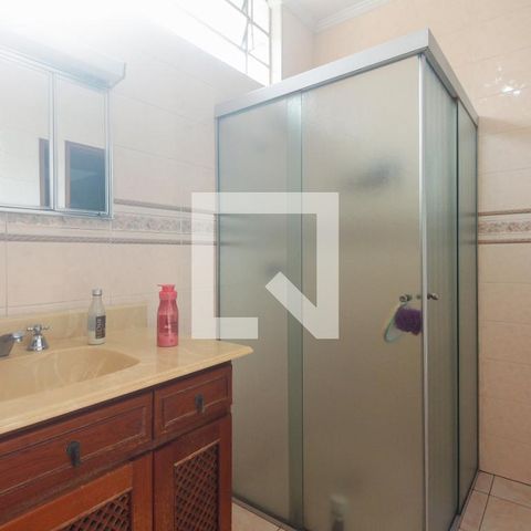 Casa à venda com 300m², 4 quartos e 5 vagasBanheiro Suíte 2