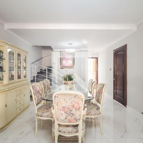 Casa à venda com 300m², 4 quartos e 5 vagasSala 