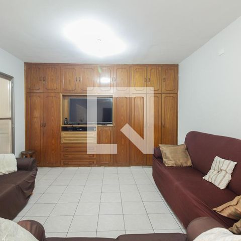 Casa à venda com 300m², 4 quartos e 5 vagasSala de TV