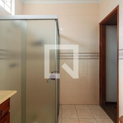 Casa à venda com 300m², 4 quartos e 5 vagasBanheiro Suíte 2